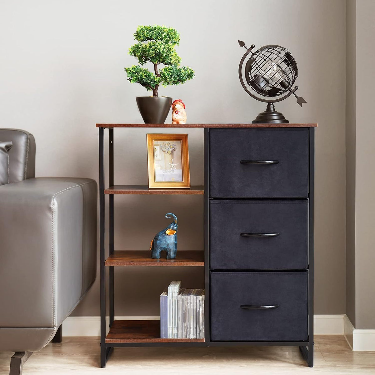 3 Drawer Dresser with Shelf R669