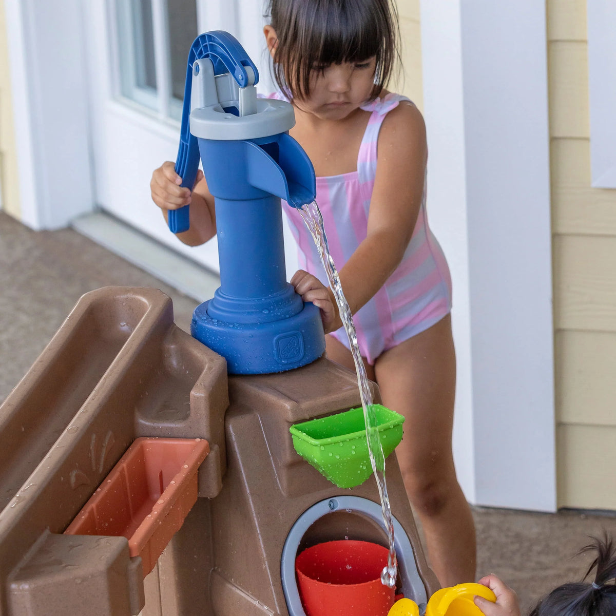 Pump & Splash Discovery Pond Water Table J566074
