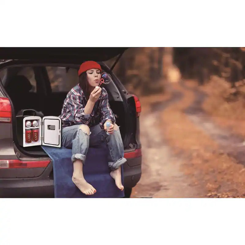 6-Can Retro Mini Fridge in Black I2717