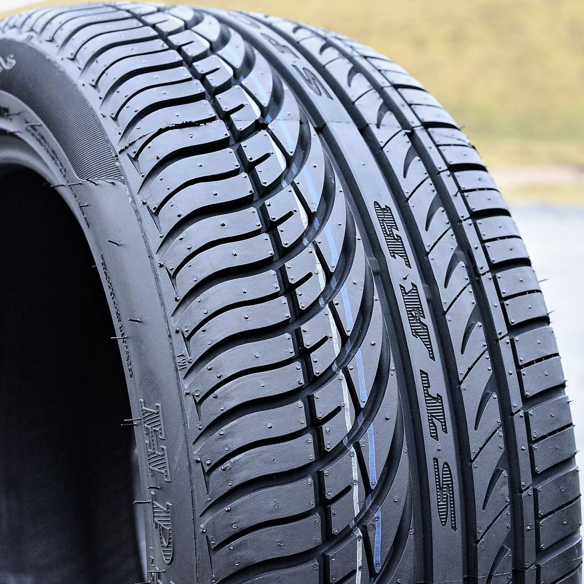 215/70R15 98H Passenger Tire P857271