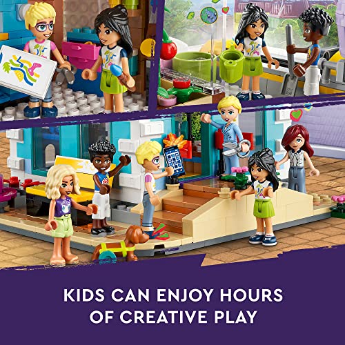 Building Toy Set with 6 Mini-Dolls and Pet Dog J847950