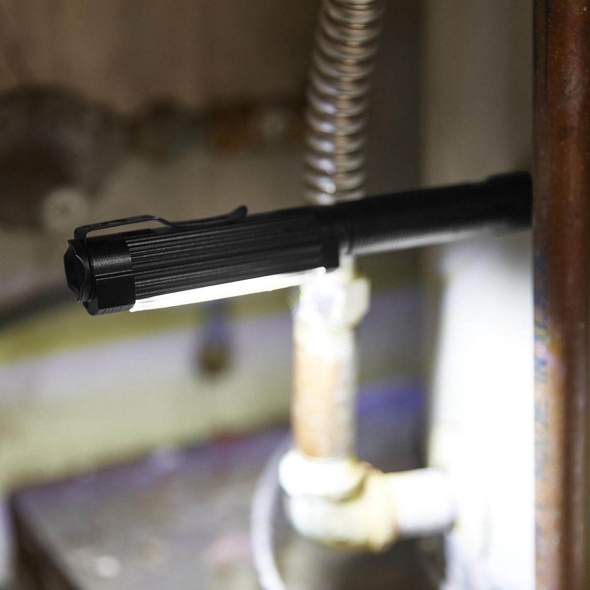 300 Lumen Magnetic Pocket Work Light O79382