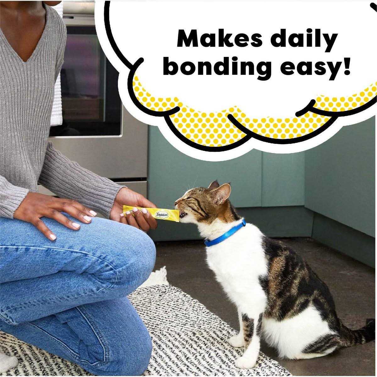 Lickable Cat Treats M4903