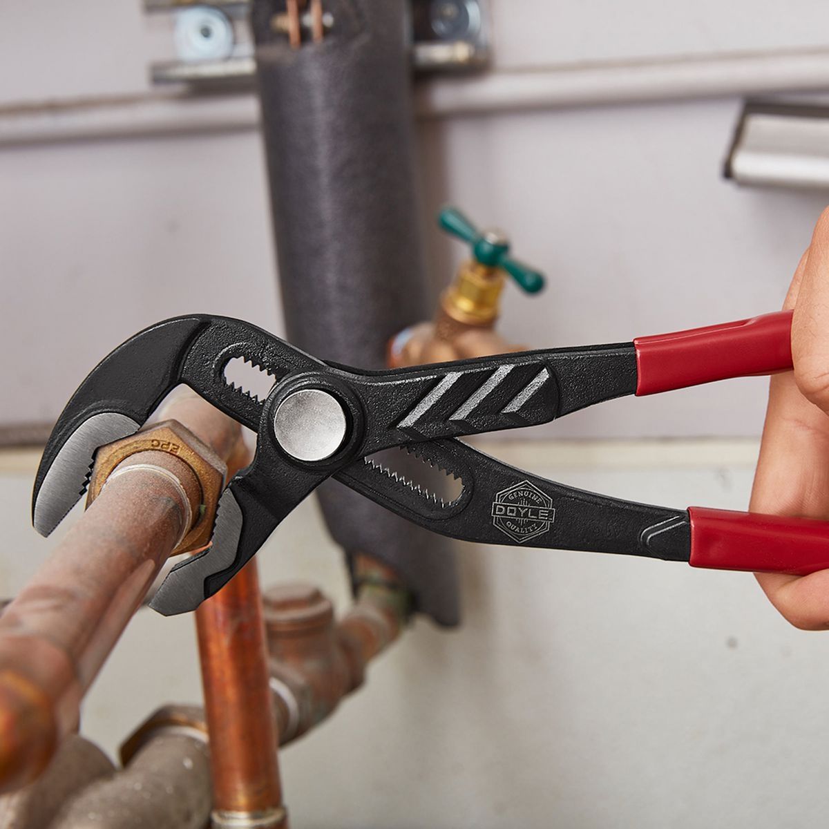 10 in. Water Pump Pliers Q881